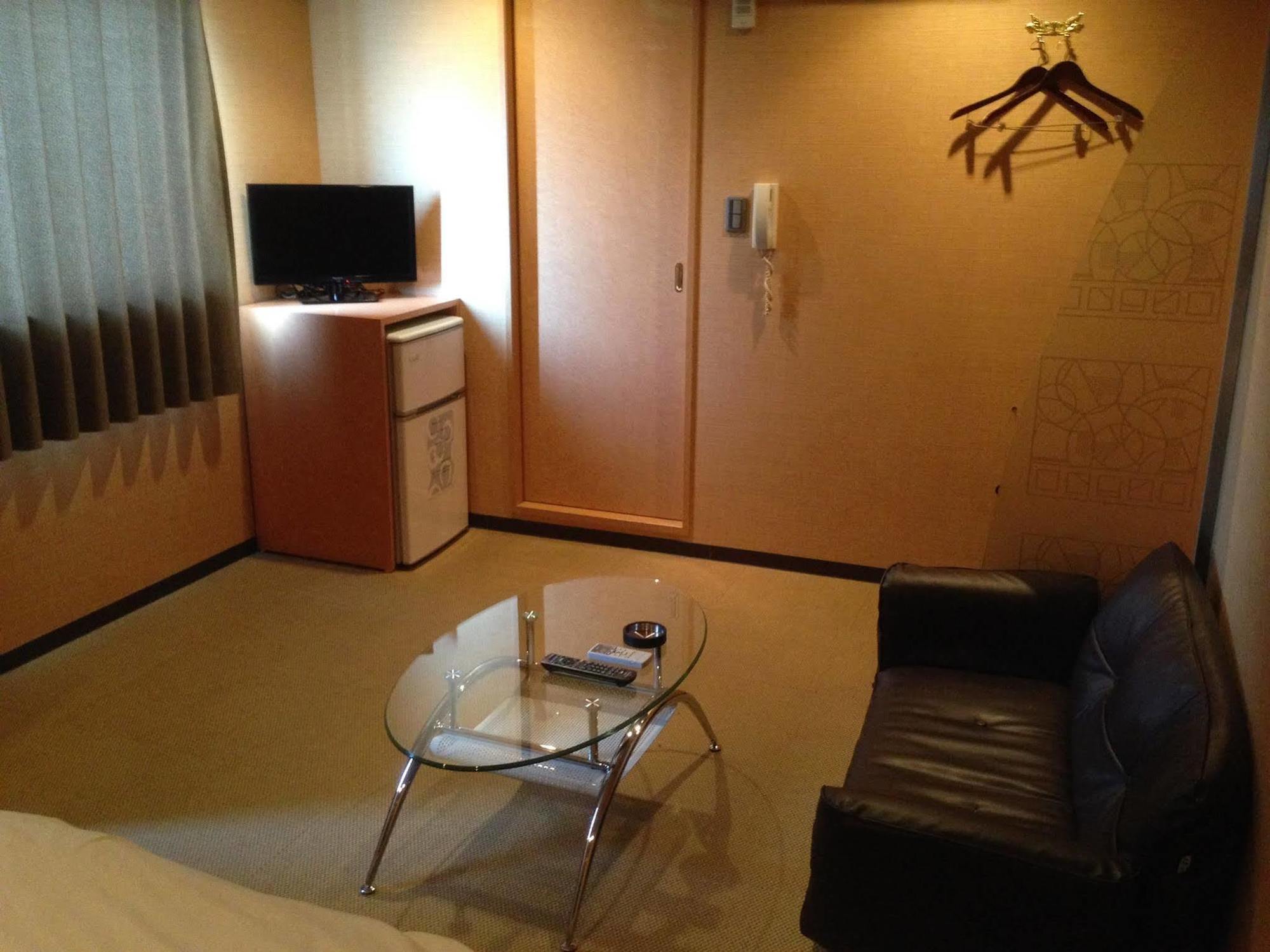 Uehonmachi Plaza Hotel (Adults Only) โอซาก้า ภายนอก รูปภาพ